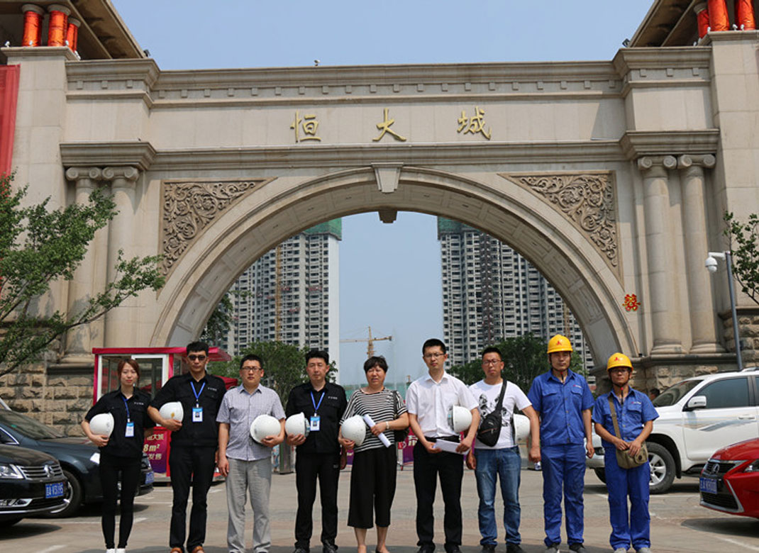 “電梯困人”如何救援？！---電梯應(yīng)急救援演練走進(jìn)“恒大城”